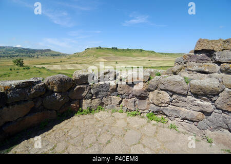 Fortezza preistorica nuraghe Santu Antine, vicino a Torralba, Sardegna, Italia Foto Stock