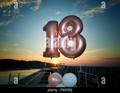 Palloncini per diciottesimo compleanno Foto Stock