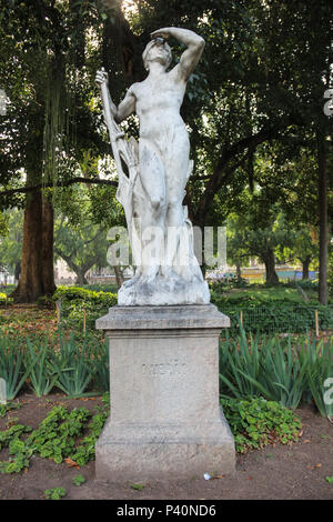 Parque Público Campo de Santana, nessun centro do Rio, localizado na Praça da República, localizado imediações nas de onde foi proclamada una República, em 1889. Nesta imagem: Estátua O Verão de 1907 de autoria de Paolo Battista Gasg, esculpida em mármore sobre piedistallo de cantaria. Ao todo são 4 estátuas, uma para cada Estação do ano, instaladas em torno do Monumento à Benjamin Constant, que fica no Centro do Parque. Foto Stock