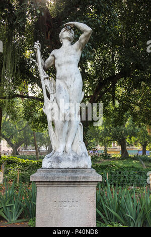 Parque Público Campo de Santana, nessun centro do Rio, localizado na Praça da República, localizado imediações nas de onde foi proclamada una República, em 1889. Nesta imagem: Estátua O Verão de 1907 de autoria de Paolo Battista Gasg, esculpida em mármore sobre piedistallo de cantaria. Ao todo são 4 estátuas, uma para cada Estação do ano, instaladas em torno do Monumento à Benjamin Constant, que fica no Centro do Parque. Foto Stock