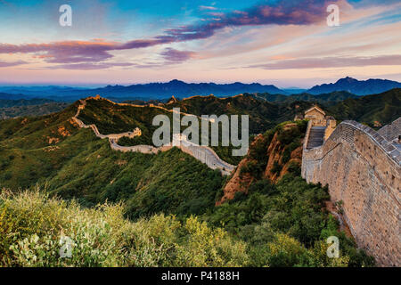 Sunrise a Jinshanling Grande Muraglia della Cina, Jinshanling, Pechino, Cina Foto Stock