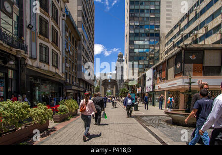 Montevidéu - Uruguai Ciudad Vieja Cidade Velha avenida Sarandi Peatonal Sarandi Montevidéu Montevideo Uruguai Uruguay América do Sul Foto Stock