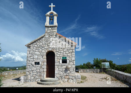 Chiesa sulla collina di isola di Murter. Foto Stock