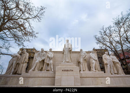 BUDAPEST, Ungheria - 7 Aprile 2018: Kossuth Lajos Memorial fatta di una statua progettata da Janos Horvay. Kossuth è un eroe ungherese del 1848 revolutio Foto Stock