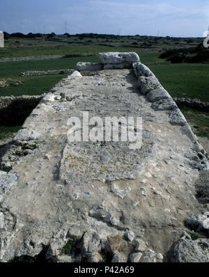 NAVETA DES TUDONS - LUGAR DE ENTERRAMINETO COLECTIVO - EDAD DE BRONCE - 2000 AC. Posizione: TUDONS, CIUDADELA. Foto Stock