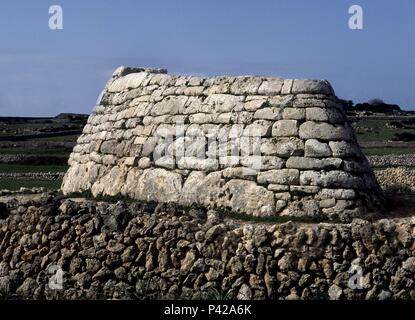 NAVETA DES TUDONS - LUGAR DE ENTERRAMINETO COLECTIVO - EDAD DE BRONCE - 2000 AC. Posizione: TUDONS, CIUDADELA. Foto Stock