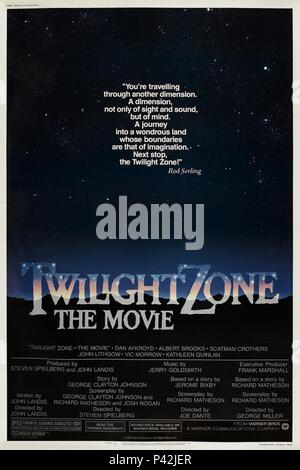 Pellicola originale titolo: Twilight Zone: il film. Titolo inglese: Twilight Zone: il film. Regista: Steven Spielberg; John Landis; GEORGE MILLER; Joe Dante. Anno: 1983. Credito: WARNER BROTHERS / Album Foto Stock