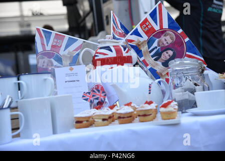 Berlino, Panasonic Jaguar Racing celebra il Royal Wedding sulla pit lane del BMW Berlin E-Prix Dove: Berlino, Germania Quando: 19 maggio 2018 Credit: IPA/WENN.com * * disponibile solo per la pubblicazione in UK, USA, Germania, Austria, Svizzera** Foto Stock