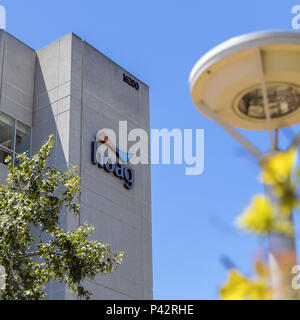 4 maggio 2018 - Irvine, California, Stati Uniti - Hoag è un non-profit regional health care delivery network in Orange County, California, che considera quasi 30.000 degenti e 350.000 pazienti ambulatoriali annualmente. Hoag consiste di due-acuta attenzione a ospedali, sette centri di salute e quattro urgenti nei centri di cura. Hoag Hospital di Newport Beach, che ha servito Orange County sin dal 1952, e Hoag Ospedale Irvine, aperto nel 2010, il magnete sono indicati gli ospedali dalla American Nurses Credentialing Center (ANCC). Hoag offre una combinazione di servizi di assistenza sanitaria che includono cinque istituti specializzati fornendo ser Foto Stock