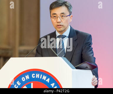 London, Greater London, Regno Unito. 19 giugno 2018. Il ministro Zhu Qin, Vice Capo della Missione, Ambasciata cinese, durante il suo intervento al Margaret Thatcher Conferenza sulla Cina e Gran Bretagna al Guildhall. Credito: Gustavo Valiente/SOPA Immagini/ZUMA filo/Alamy Live News Foto Stock