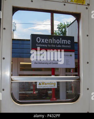 Oxenholme, Lake District, UK. Xx Giugno, 2018. Costa occidentale del patrimonio delle ferrovie slam-pullman porta in uso sul ramo di Windermere. Charles Allen/Alamy Live News Foto Stock