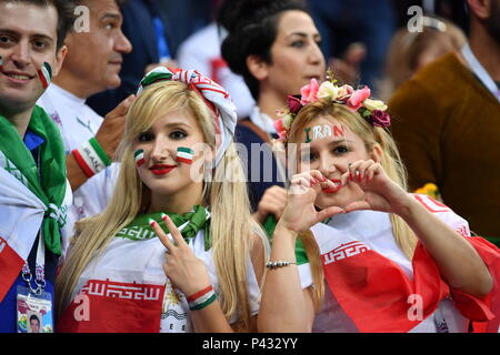 Kazan, Russia. Xx Giugno, 2018. Gli appassionati di Iran sono visti prima per un gruppo B match tra Spagna e Iran al 2018 FIFA World Cup di Kazan, Russia, 20 giugno 2018. Credito: Liu Dawei/Xinhua/Alamy Live News Foto Stock