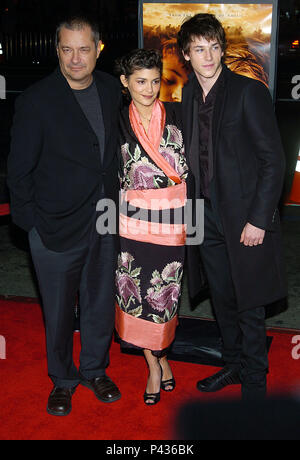 Audrey Tautouwith direttore Jean-Pierre Jeunet e Gaspard Ulliel in un lunghissimo impegno Premiere al Grauman Chinese Theatre di Los Angeles. Novembre 10, 2004. - 08-Tautou Jeunet Ulliel.jpg08-Tautou Jeunet Ulliel evento nella vita di Hollywood - California, tappeto rosso Evento, STATI UNITI D'AMERICA, industria cinematografica, celebrità, fotografia, Bestof, arte cultura e intrattenimento, Topix celebrità moda, migliori della vita di Hollywood, evento nella vita di Hollywood - California, moquette rossa e dietro le quinte, movie celebrità, personaggi televisivi, musica celebrità, Topix, attori da lo stesso film e cast Foto Stock