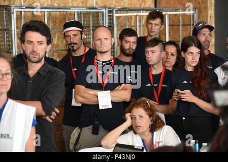 Giugno 17, 2018 - Valencia, Spagna: membri di SOS Mediterranee che facevano parte di un equipaggio di Aquarius migranti nave soccorso di partecipare alla conferenza stampa dopo l'Aquarius sono arrivati nel porto di Valenza.***FRANCIA / NESSUN VENDITE IN SVEZIA, DANIMARCA, NORVEGIA, FINLANDIA prima di giugno 25, 2018*** Foto Stock