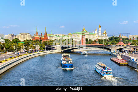 Vista del Cremlino di Mosca e il fiume Moskva - Russia Foto Stock