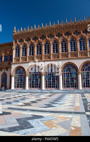 Sarasota Bay lato della Ca d'Zan, il revival mediterranea mansion del circus proprietario e collezionista d'Arte John Ringling a Sarasota, Florida. Foto Stock