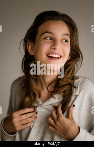 Retrato da adolescente Gabriela Carvalho, com autorizaÃ§Ã£o de uso de imagem . SÃ£o JoÃ£o da Boa Vista/SP, Brasil 07/11/2013. Foto: Alexandre Carvalho / Fotoarena Foto Stock