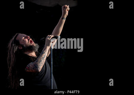 Cantante e musicista Jonathan Davis meglio conosciuto come il cantante e frontman della nu metal band Korn si esibisce dal vivo sul palco durante Firenze R Foto Stock