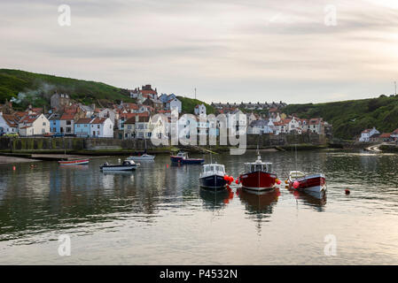 Staithes porto sulla costa del nord-est dell' Inghilterra. Un pittoresco villaggio storico nel North Yorkshire. Foto Stock