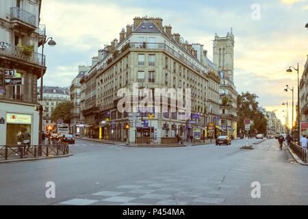 Parigi, Francia - 09 August, 2017: Vista di Rue de Rivoli a Parigi Foto Stock