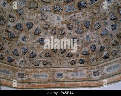 CAPILLA DE SAN JERONIMO - DETALLE DE LA CUPULA - AZULEJOS Y MOSAICOS MUDEJARES - SIGLO XV - Manises. Posizione: Convento de la Concepcion FRANCISCANA, Spagna. Foto Stock