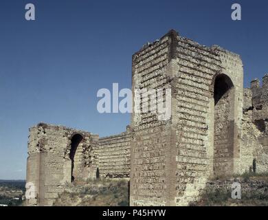 TORREONES DEL CASTILLO DE ESCALONA DE ORIGEN MUSULMAN RECONSTRUIDO EN EL SIGLO XV POR Don Alvaro de Luna. Posizione: Castillo, ESCALONA, TOLEDO, Spagna. Foto Stock