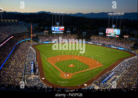 Night game al Dodger Stadium di Los Angeles, CA Foto Stock