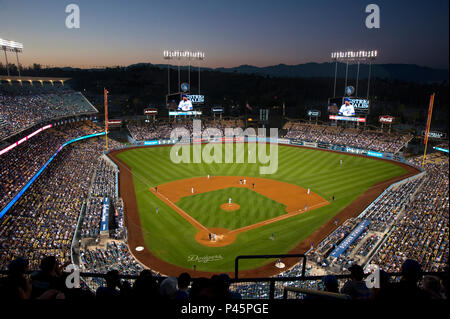 Night game al Dodger Stadium di Los Angeles, CA Foto Stock