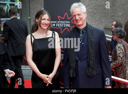 L'attrice Kelly Macdonald e direttore Marc Turtletaub arrivano sul tappeto rosso al Festival Theatre, Edimburgo, per la premiere del puzzle sulla serata di apertura del 2018 Edinburgh International Film Festival. Foto Stock