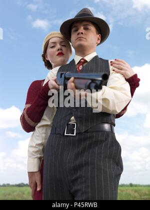 Pellicola originale titolo: Bonnie e Clyde. Titolo inglese: Bonnie e Clyde. Regista: Beresford Bruce. Anno: 2013. Stelle: Emile Hirsch; HOLLIDAY GRAINGER. Credito: Sony Pictures Television / Album Foto Stock