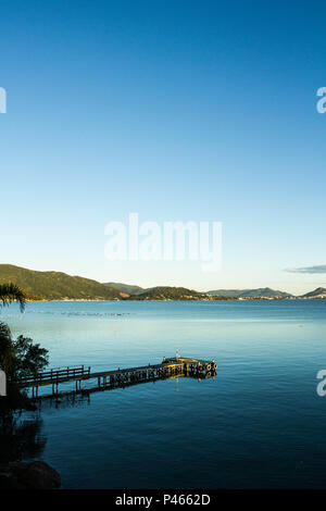 Vista da Baía Norte a partir de Sambaqui, no Distrito de Santo Antonio de Lisboa. Florianópolis/SC, Brasil. 01/07/2014. Foto: (Ricardo Ribas / Fotoarena) Foto Stock