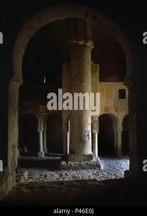 INTERIOR DE LA ERMITA DE SAN BAUDELIO DE BERLANGA - MOZARABE - SIGLO XI. Posizione: Ermita de San BAUDELIO, CASILLAS DE BERLANGA, Spagna. Foto Stock