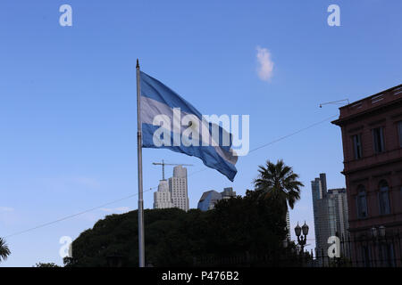 BUENOS AIRES, Argentina - 21/01/2015: PRAÇA DE MAIO - a Praça de Maio (em castelhano Plaza de Mayo) é un principal Praça do Centro da Cidade de Buenos Aires, Argentina. A Praça sempre foi o centro da vida política de Buenos Aires, desde un época até coloniale a atualidade. Seu nome comemora un Revolução de Maio de 1810, que iniciou o processo de independência das colônias da região do sul da América do Sul. Na foto, un bandeira da Argentina. Foto: Andre Chaco / Fotoarena (restrizione: Sud America diritti solo) Foto Stock