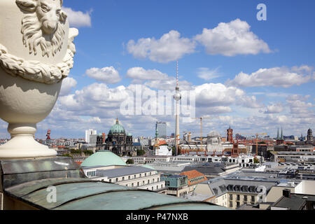 Berlino, Germania, vista sul Berliner Dom e la torre della TV in Berlin-Mitte Foto Stock