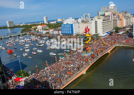 RECIFE,PE-14/02/2015-Galo da Madrugada - Galo da Madrugada arrasta multidão no Recife no sábado de carnaval (Foto: Carlos Ezequiel Vannoni/AgênciaJCM/Fotoarena) Foto Stock