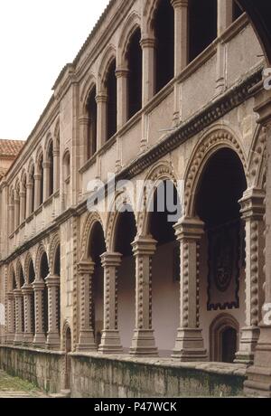 CLAUSTRO del Convento de Santo Tomas - SIGLO XV. Posizione: Convento de Santo Tomas, AVILA, Spagna. Foto Stock