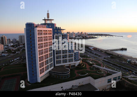 PUNTA DEL ESTE, Uruguai - 23/12/2014: HOTEL CONRAD - Localizado em um dos balneários mais sofisticados da América do Sul, Conrad Punta del Este Resort & Casino se posicionou desde una sua inauguração, já faz 17 anos, como o Cassino N° 1 da América Latina e o centro de entretenimentos mais ponderosa da região. Foto: Andre Chaco / Fotoarena (restrizione: Sud America diritti solo) Foto Stock