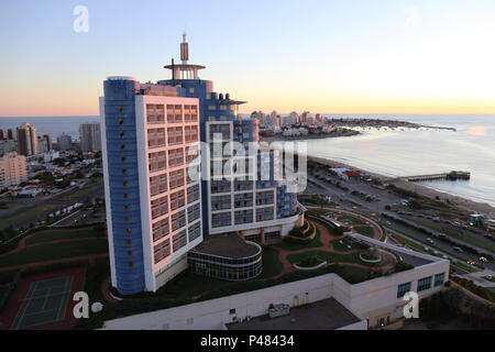 PUNTA DEL ESTE, Uruguai - 23/12/2014: HOTEL CONRAD - Localizado em um dos balneários mais sofisticados da América do Sul, Conrad Punta del Este Resort & Casino se posicionou desde una sua inauguração, já faz 17 anos, como o Cassino N° 1 da América Latina e o centro de entretenimentos mais ponderosa da região. Foto: Andre Chaco / Fotoarena (restrizione: Sud America diritti solo) Foto Stock