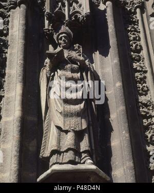 PORTADA DEL BAUTISMO - San Isidoro. Autore: Lorenzo Mercadante de Bretaña (d. c. 1480). Posizione: CATEDRAL-esterno, Sevilla, Sevilla, Spagna. Foto Stock