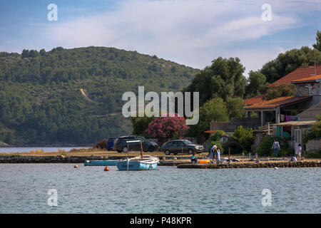 Uvala Gradina, una piccola caletta tranquilla in Zaljev Vela Luka sull isola di Korčula, Dubrovnik-Neretva, Croazia Foto Stock