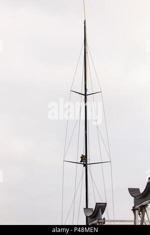 Barche della Volvo Ocean Race alla porta di Cardiff Foto Stock