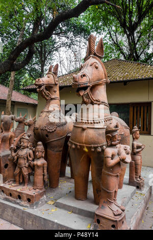 Mostra di sculture in pietra di cavalli tipica del Rajasthan nell'artigianato nazionale museo, New Delhi, India Foto Stock