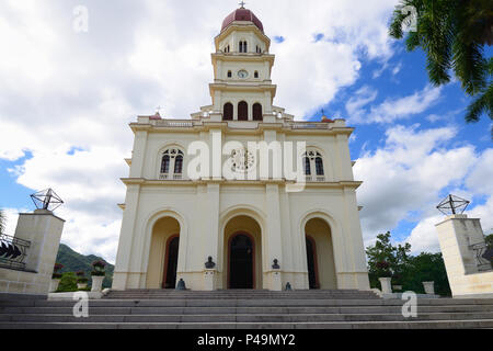 Basilica della Virgen de la Caridad vicino, cattedrale cattolica dedicata alla Beata Vergine Maria. El Cobre, Santiago de Cuba, Cuba Foto Stock