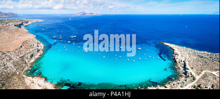 Cala Rossa, l'isola di Favignana, Isole Egadi, provincia di Trapani, Sicilia, Italia Foto Stock