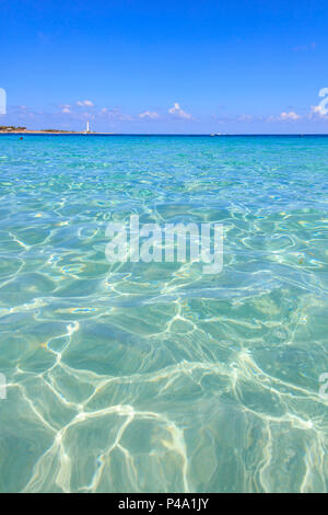 Mare cristallino di San Vito Lo Capo, provincia di Trapani, Sicilia, Italia Foto Stock