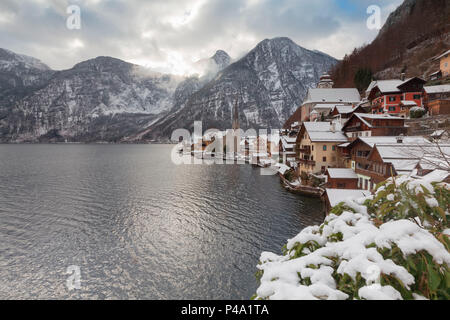 Il villaggio austriaco di Hallstatt e il lago, Austria superiore, Austria Foto Stock