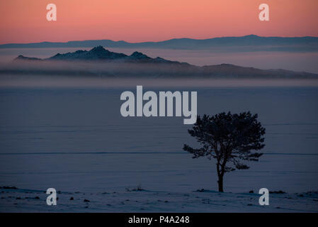 Tramonto sul lago Baikal, Regione di Irkutsk, Siberia, Russia Foto Stock