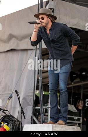 Oshkosh, Wisconsin, Stati Uniti d'America. Xx Giugno, 2018. MICHAEL HOBBY di mille cavalli durante il paese USA Music Festival presso Ford Festival Park di Oshkosh, Wisconsin Credit: Daniel DeSlover/ZUMA filo/Alamy Live News Foto Stock