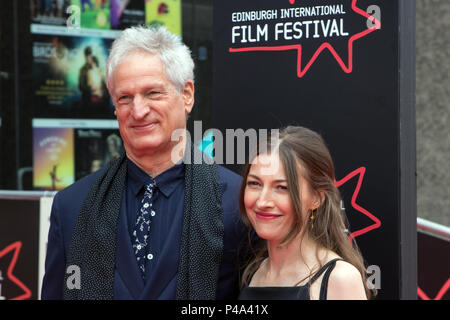 Edimburgo, Scozia, Regno Unito. Xx Giugno, 2018. Direttore, Marc Turtletaub e attrice, Kelly Macdonald, sul tappeto rosso al mondo premiere del film di puzzle, al Festival di teatro, Edimburgo, Scozia. Puzzle è un "film elightful circa una donna che raggiunga il suo potenziale dopo una vita di ricerca dopo gli altri, piuttosto che concentrare su di sé." Questo screening è parte della serata di apertura di Gala per filamento al Edinburgh International Film Festival 2018 (EIFF), che corre tra il 20 giugno e il 1 luglio 2018. Iain McGuinness / Alamy Live News Foto Stock