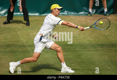 Halle, Germania. Il 21 giugno, 2018. Tennis ATP Tour, singoli, uomini, round del 16. Australia Matthew Ebden in azione contro la Germania KOHLSCHREIBER: risultati nei. Credito: Friso Gentsch/dpa/Alamy Live News Foto Stock